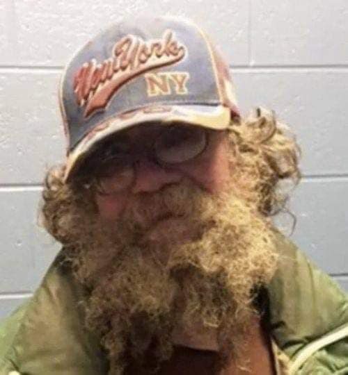 When the elderly homeless man went to the police station to ask to take a shower, the police officers gave him a total makeover! View the first comment below