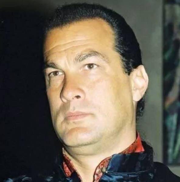 Steven Seagal turned 71 😍 You’ll smile for sure when you see him now