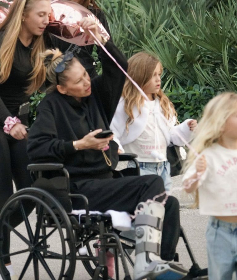 Anna Kournikova makes rare public appearance in wheelchair