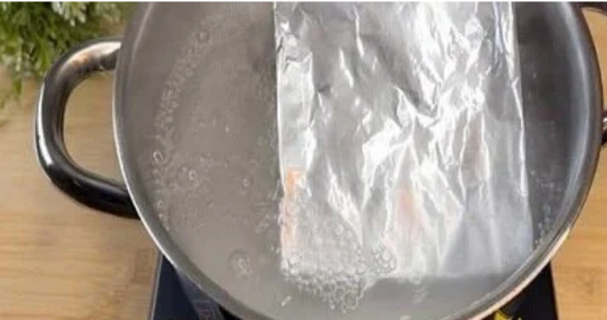 Put a Sheet of Aluminum Foil in Boiling Water, Even Wealthy People Do This: The Reason