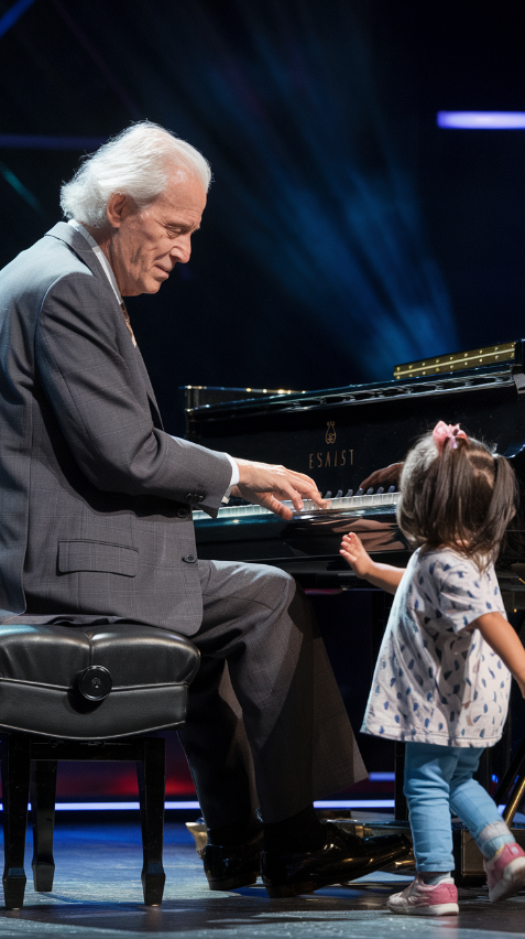 No one saw this coming! A three-year-old stepped onto the stage, and what happened next left the crowd in absolute shock, Her voice? Unbelievable, Her talent? Beyond her years, This little superstar is breaking records and melting hearts!