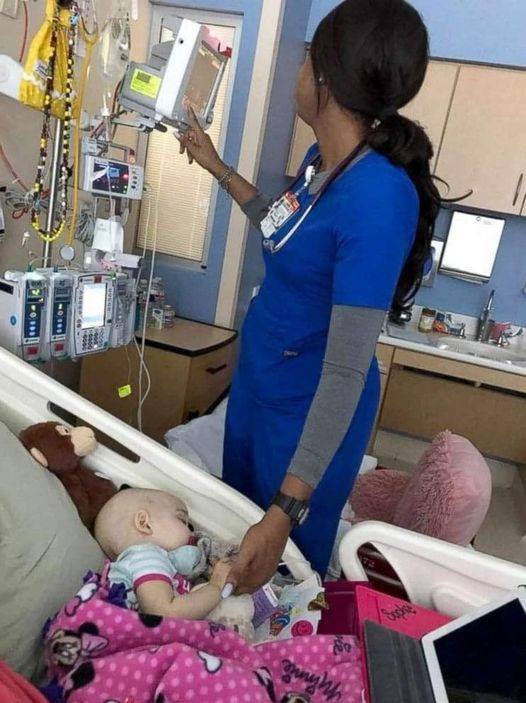Nurse wants to be ‘sneaky’ when mom snaps photo letting everyone know she saw her
