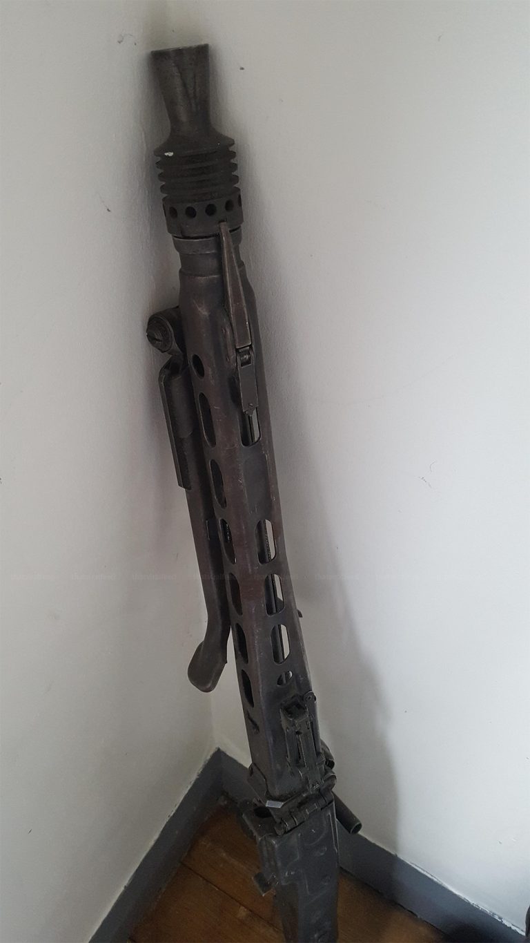 Person Discovers Rare German MG-42 Machine Gun In Their Great Grandfather’s Loft