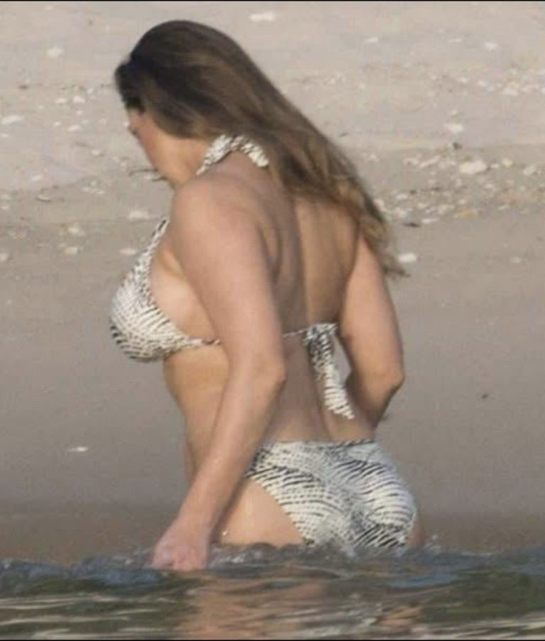 Science confirms Kelly Brook, 45, has the perfect body proportions