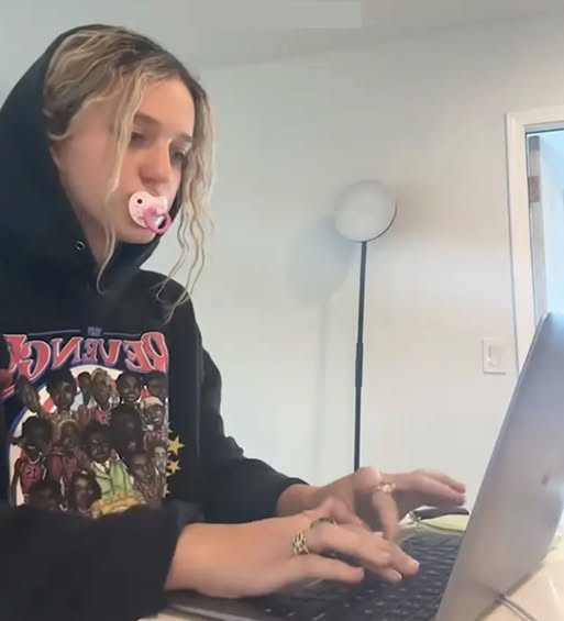 A Bizarre New Habit Emerges Among Stressed Young Adults, Capturing Global Attention as Thousands Embrace a Nostalgic Comfort Once Reserved for Babies, Fueling Online Debate, Medical Warnings, and Psychological Insights Into How a Generation Is Coping With Pressure, Responsibility, and the Overwhelming Demands of Modern Life in Unconventional Ways