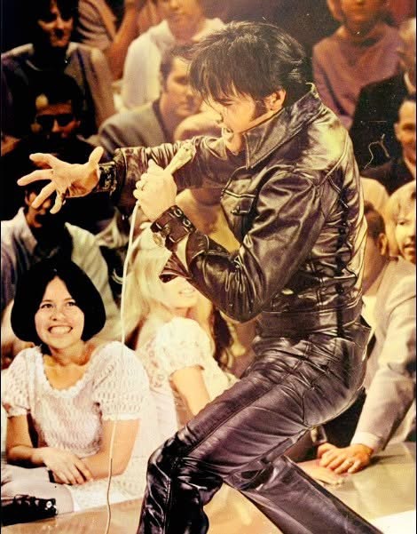 How Elvis Drew Inspiration from Marlon Brando’s Leather Look