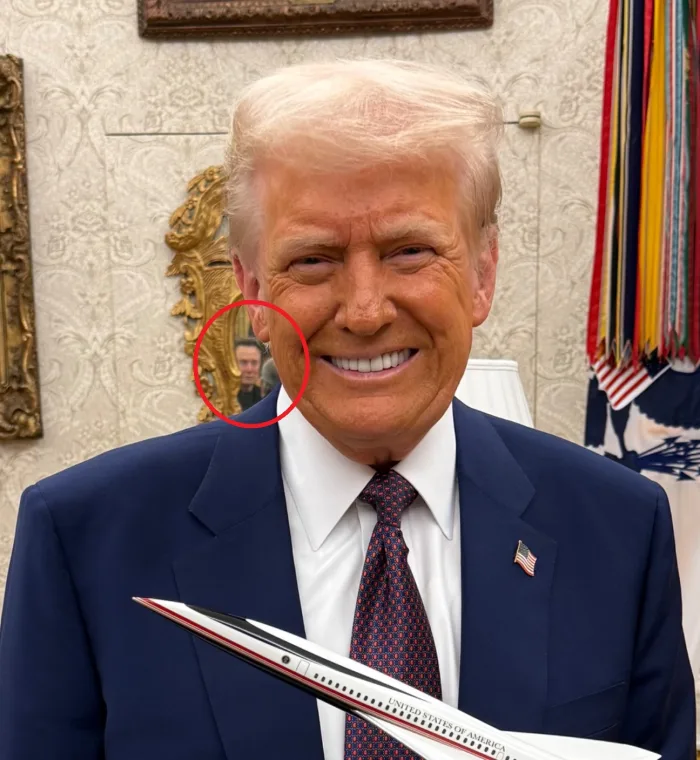 Photo Of Trump In Oval Office Turns Heads After People Spot Small ‘Creepy’ Detail