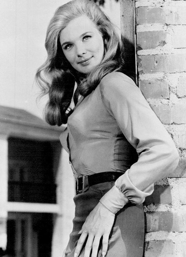 She’s 82 and still turning heads – better sit before you see her stunning transformation