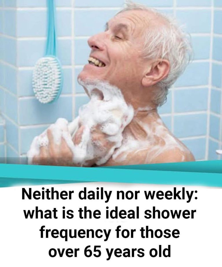 Neither daily nor weekly: what is the ideal shower frequency for those over 65 years old