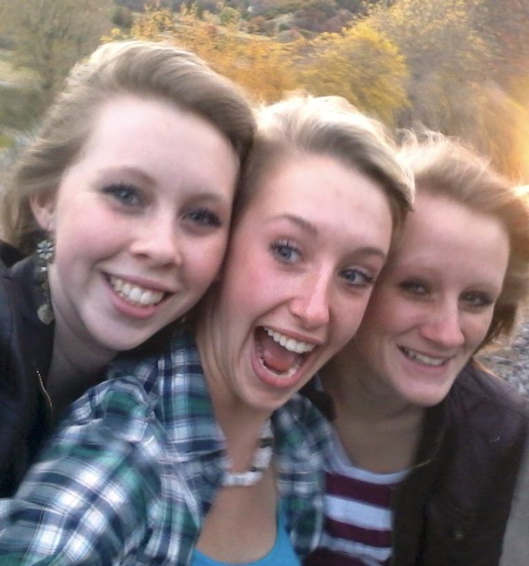3 Teenage Friends Tragically Die Right After Taking This Selfie!