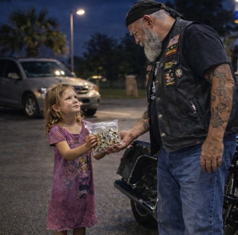 Little Girl Alerts Others After Baby Brother Goes Unnoticed