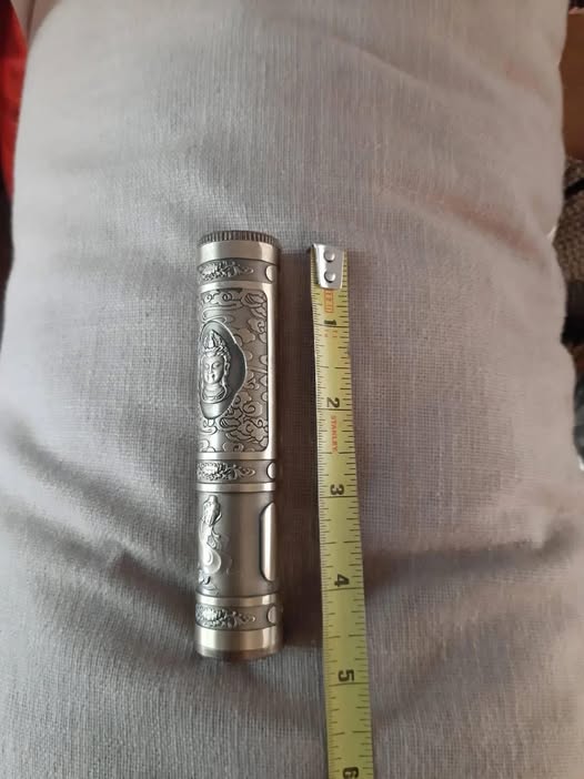 The Mysterious Brass Object Discovered at a Flea Market: A Hidden Story Waiting to Be Told