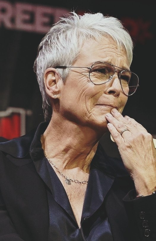 Hollywood Icon Jamie Lee Curtis Emotional as Tragic News Leaves Her Deeply Shaken