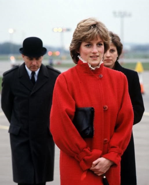 The Hidden Heartbreak Behind That Famous Airport Goodbye: How Princess Diana Quietly Realized Prince Charles Was Still Emotionally Entangled With Camilla Parker Bowles—A Painful Turning Point That Revealed the Cracks Beneath a Royal Fairytale the World Thought Was Perfect