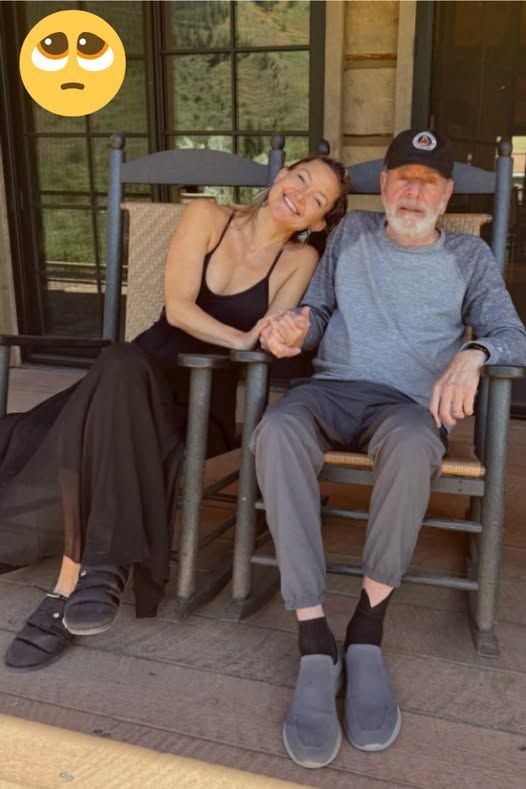 A Nostalgic Reunion: Two Beloved Icons Share a Memorable Moment (Before & After Photos)