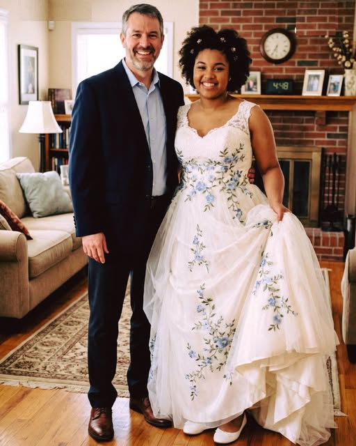 My Father Remade My Late Mother’s Wedding Dress for Prom — My Teacher Mocked It Until an Officer Arrived