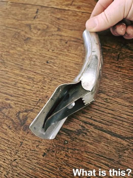 My father handed me this tool, saying I might need it one day. I still don’t know what it’s for, and he just laughs whenever I ask. The handle is hollow.
